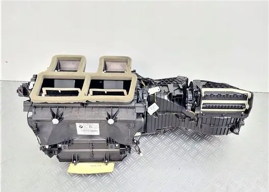 BMW 2 F22 F23 Interior heater climate box assembly 9325137