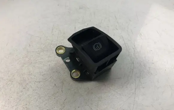 Toyota Avensis T270 Other switches/knobs/shifts 8439005010