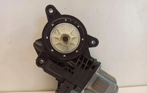 Hyundai Ioniq Front door window regulator motor 82460-G2020