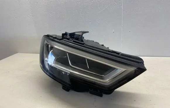 Audi A3 S3 8V Headlight/headlamp 8V0941034C 90104563 45450255
