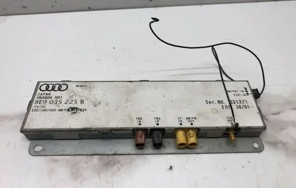 Audi A4 S4 B6 8E 8H Aerial antenna amplifier 8E9035225B