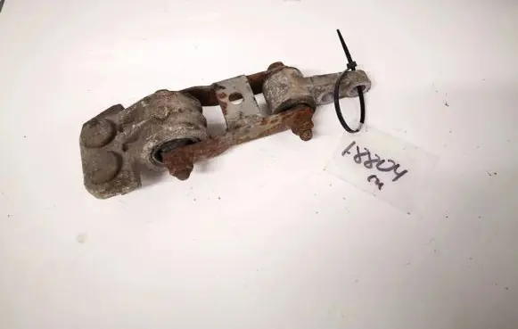 Volvo XC90 Engine mount bracket