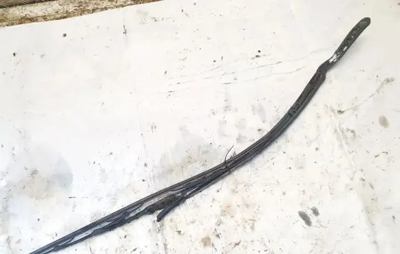 Front wiper blade arm