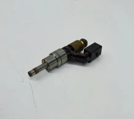 Volkswagen Golf V Fuel injector 03C906036A
