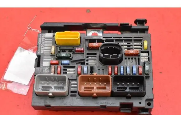 Peugeot 308 Fuse box set 9664706280