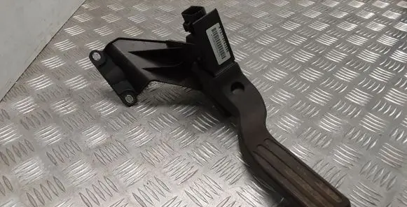 Ford Mondeo Mk III Accelerator throttle pedal 1S719F836BB