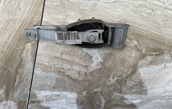 Volvo C40 Engine mount bracket 31686298 31686299