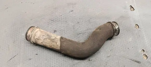 Volkswagen Touareg I Intercooler hose/pipe 