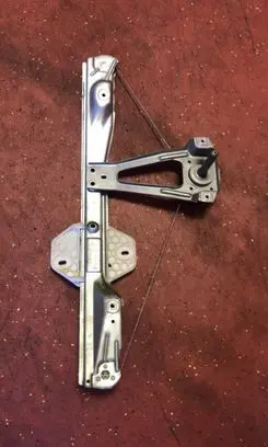 Rear door manual window regulator