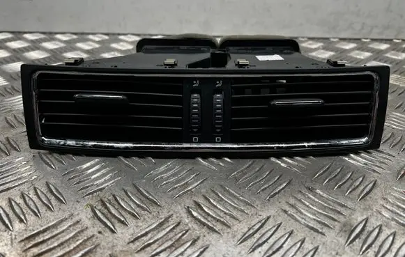 Skoda Superb B6 (3T) Dash center air vent grill 3T0820951A 1461146 W12008