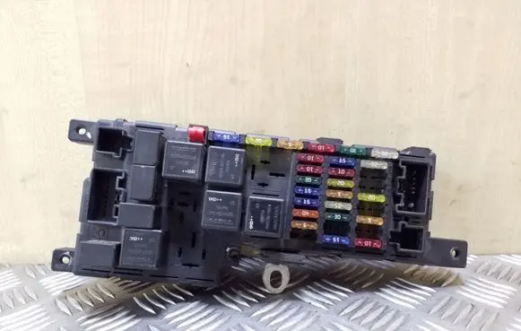Volvo V70 Fuse module 8678449 518828017