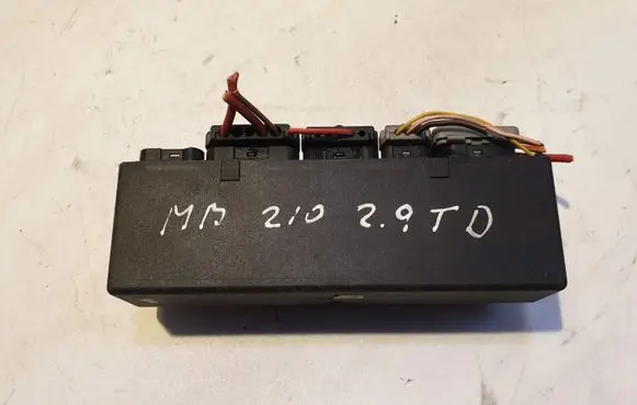 Mercedes-Benz E W210 Fuse module A2105400372