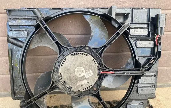 BMW 5 E60 E61 Electric radiator cooling fan 7796832 115852512