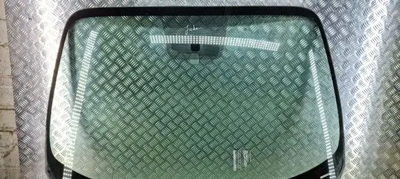 Nissan Juke I F15 Front windscreen/windshield window 