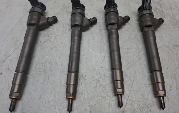 Renault Trafic III (X82) Fuel injector S27610296 0445110569