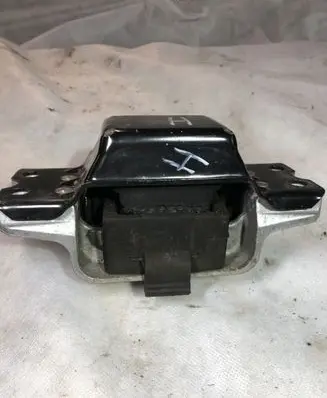 Volkswagen PASSAT B6 Engine mount bracket 3C0199555