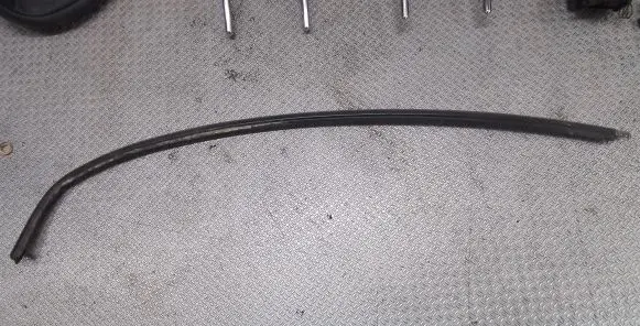 Mini One - Cooper R50 - 53 Front door glass trim molding 