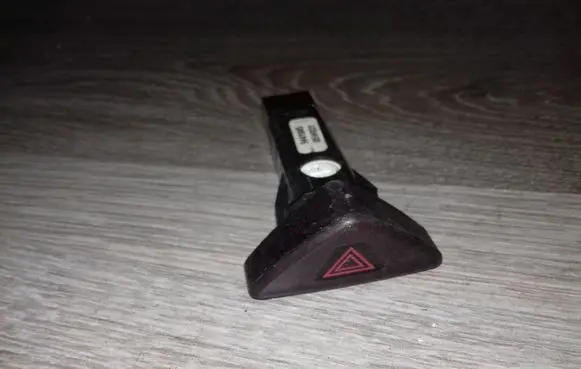 Volvo V70 Hazard light switch 05W031 9441045