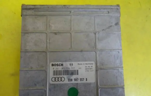 Audi A4 S4 B5 8D Engine control unit/module 0261203554 8D0907557B