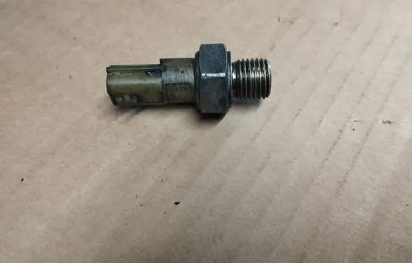 Nissan Qashqai Oil pressure sensor 