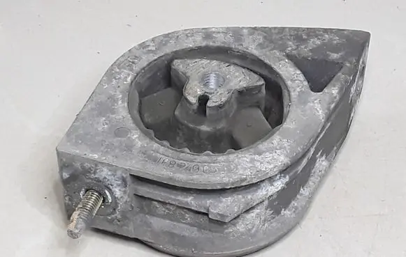Mercedes-Benz A W168 Engine mount bracket A1682400618