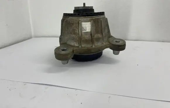 Mercedes-Benz Vito Viano W447 Engine mount bracket A4472411113