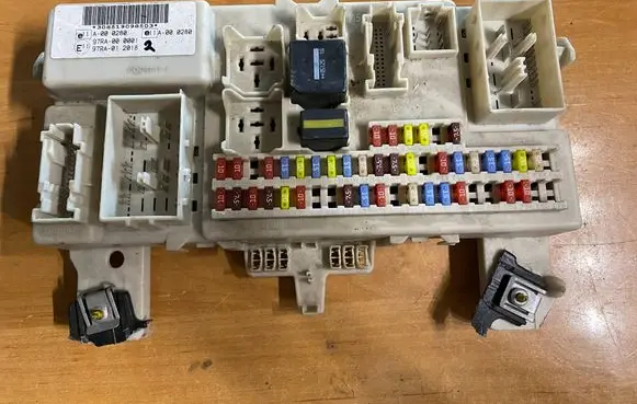 Ford Focus C-MAX Fuse module 4M5T14A073BF 30S519098503 97RA012018