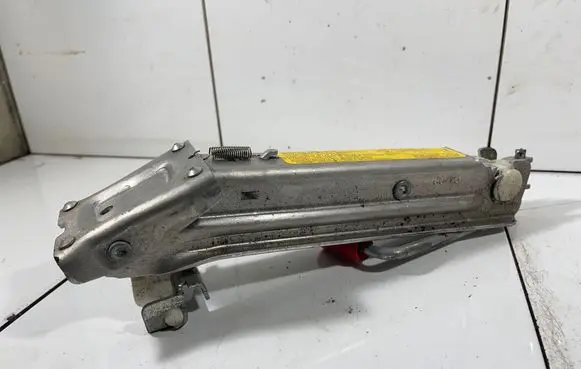 Audi TT Mk1 Lift Jack 8N0011031B