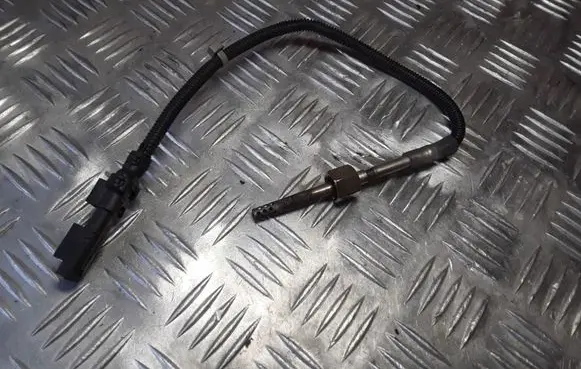 Infiniti QX56 Exhaust gas temperature sensor A0009058704