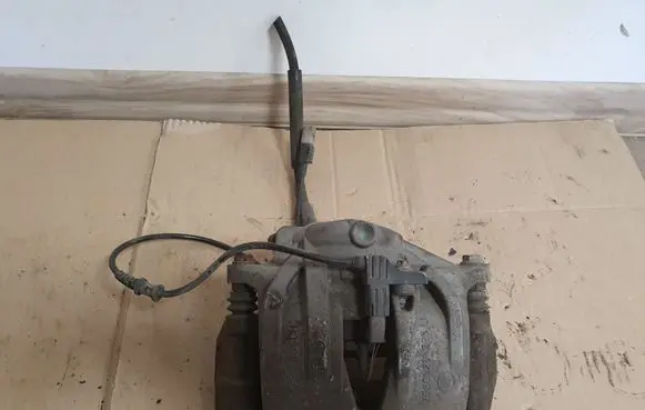 Mercedes-Benz E W211 Front brake caliper