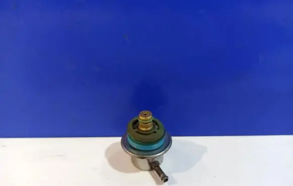 Saab 95 - 96 Fuel pressure regulator 0280160560 4770400