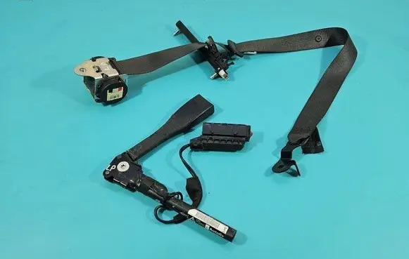 Opel Corsa D Front seatbelt 617107600A IMPRK1489612