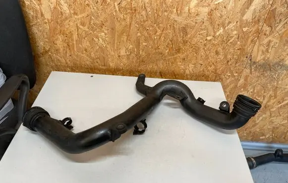 Volkswagen Golf Plus Intercooler hose/pipe 1K0145770B
