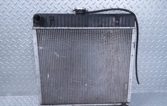 Mercedes-Benz 200 300 W123 Coolant radiator A1235011201 1235011201 A1235010015