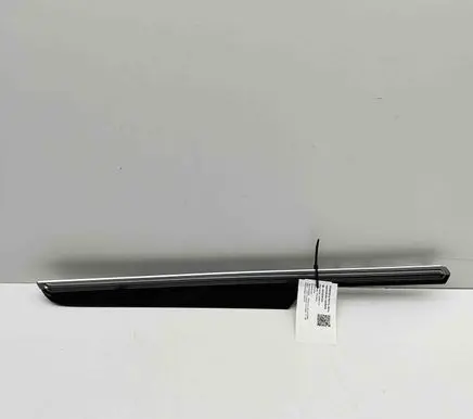 Porsche Macan (95B) Front door card panel trim 95B867409R
