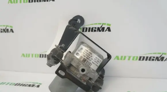 Volkswagen Golf VII Vacuum pump 1K0612181F