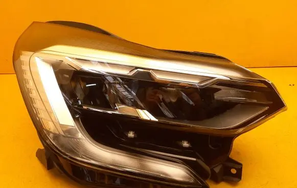 Renault Captur II Headlight/headlamp 260104095R