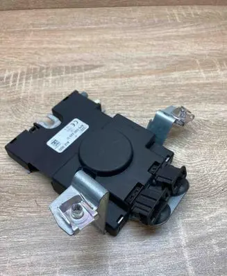 Audi A3 S3 8P Aerial antenna amplifier 8P0035225D