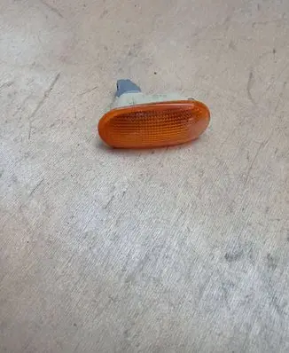 Mitsubishi L200 Front fender indicator light