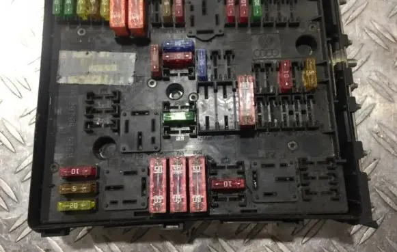 Volkswagen PASSAT B6 Fuse box set 1k0937124k 0-1418986-1