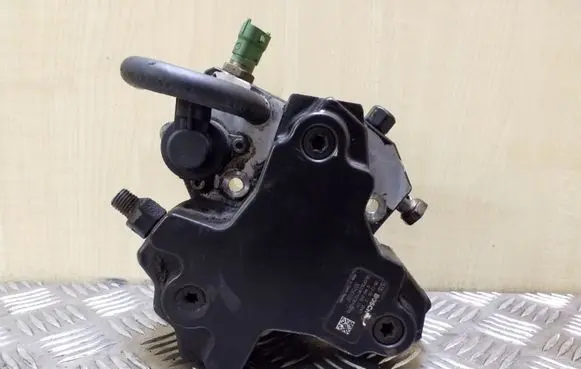 Volvo XC70 Fuel injection high pressure pump 0445010111 30756125