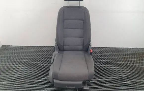Volkswagen Touran I Front passenger seat 