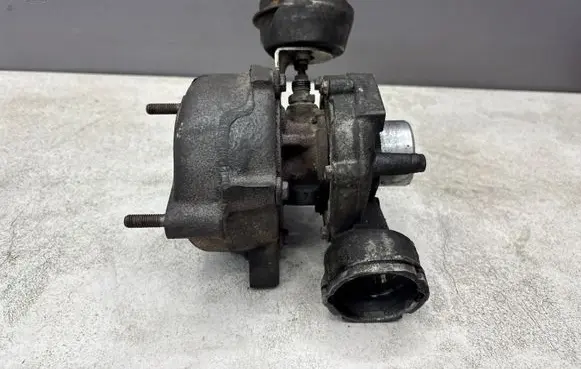 Audi A4 S4 B7 8E 8H Turbo 038145702G 717858