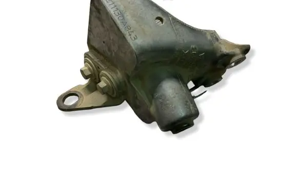 Volvo XC40 Engine mounting bracket 32253993