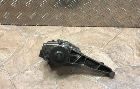 Mercedes-Benz E W211 Oil pump A6421810547