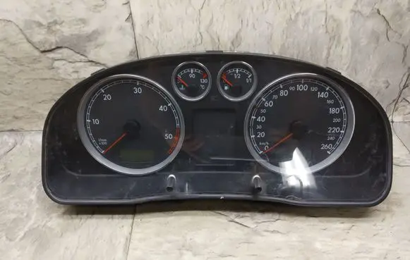 Volkswagen PASSAT B5.5 Speedometer (instrument cluster) 3B0920806A