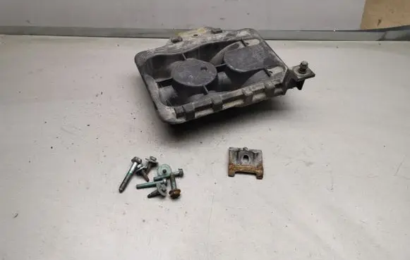 Volkswagen Golf IV Battery tray 1J0804373E