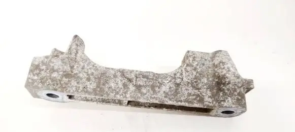 Toyota Verso Engine mounting bracket