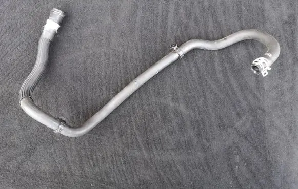 Peugeot 3008 II Engine coolant pipe/hose