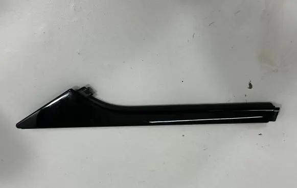 BMW i8 Front door glass trim molding 7457959
